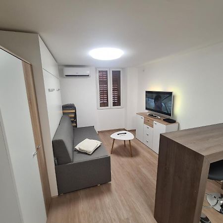 イゾラApartma Saskoアパートメント エクステリア 写真