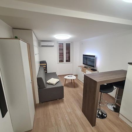 イゾラApartma Saskoアパートメント エクステリア 写真