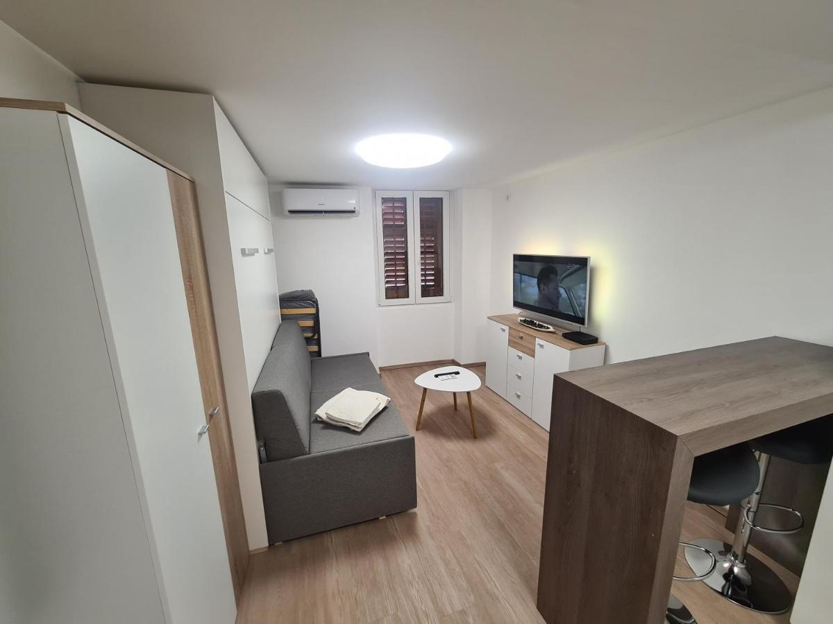 イゾラApartma Saskoアパートメント エクステリア 写真