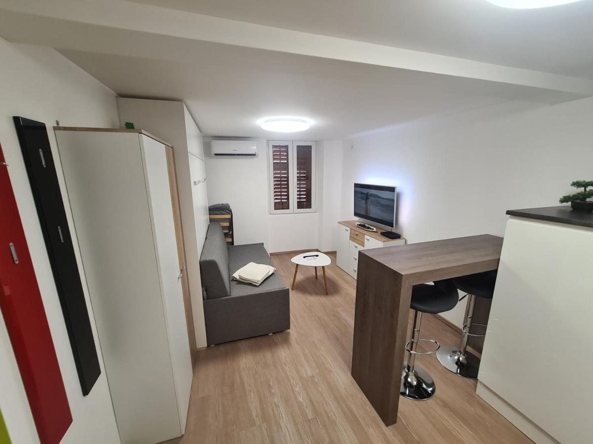 イゾラApartma Saskoアパートメント エクステリア 写真
